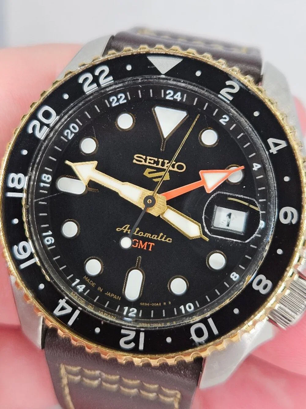 Seiko Sport 5 Automatic GMT 4R34-00A0 Black Gold Wristwatch Leather with Box